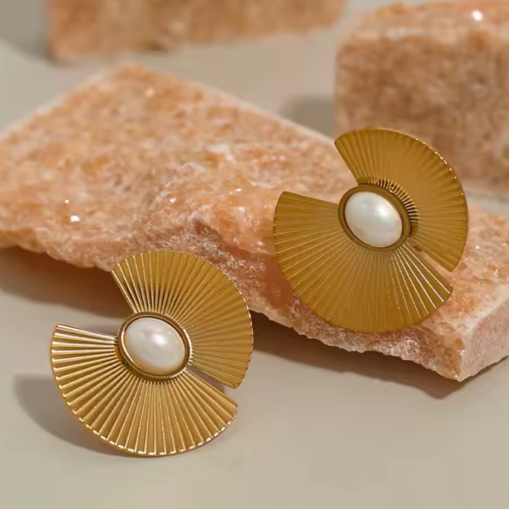 NWOT Gold Imitation Pearl Earrings